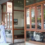 Luna, Stylish And Chic Collingwood Apartment